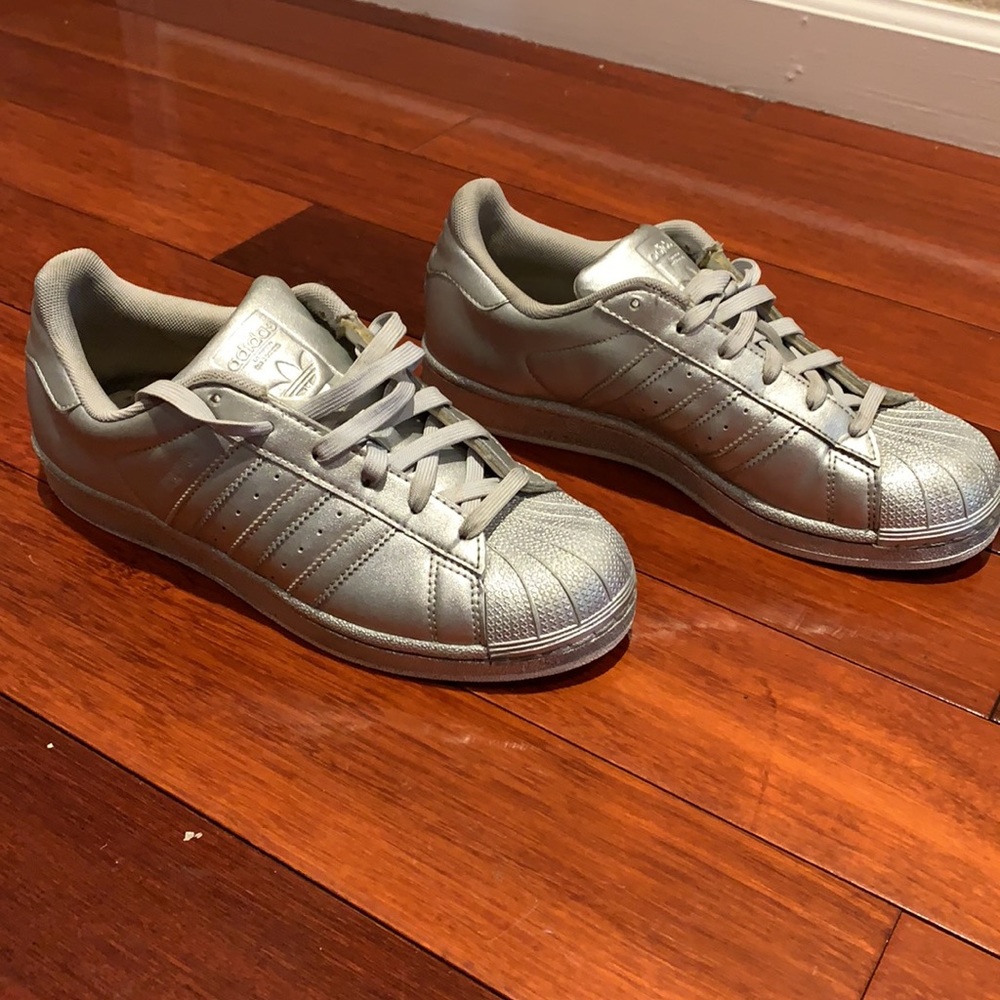 Metallic silver adidas - Picture 2 of 4